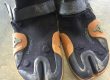Stingray resistant surf booties with magnets